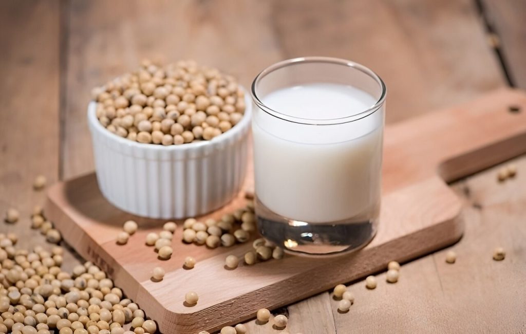 شیر سویا چگونه درست میشود ؟ ؛ روش تهیه شیر سویا در منزل شیر سویا چگونه درست میشود ؟ ؛ روش تهیه شیر سویا در منزل