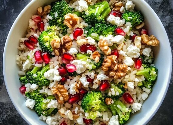 خاص ترین و خوشمزهترین سالاد پاییزی با سس گردو و آب انار خاص ترین و خوشمزهترین سالاد پاییزی با سس گردو و آب انار