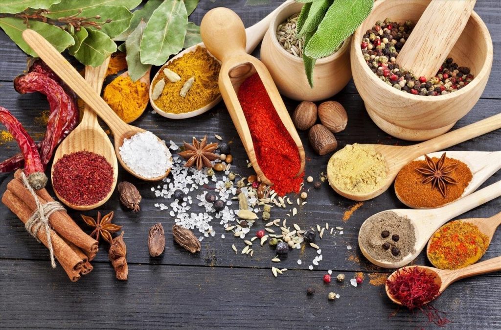 زمان طلایی ادویهها؛ چرا شناخت لحظه درستِ افزودن عطرها طعم غذا را دگرگون میکند؟ زمان طلایی ادویهها؛ چرا شناخت لحظه درستِ افزودن عطرها طعم غذا را دگرگون میکند؟