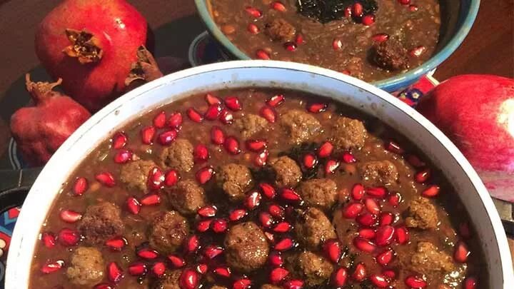 سوپ انار؛ ترش ِگرم ِخوش رنگ ِشبچله سوپ انار؛ ترش ِگرم ِخوش رنگ ِشبچله