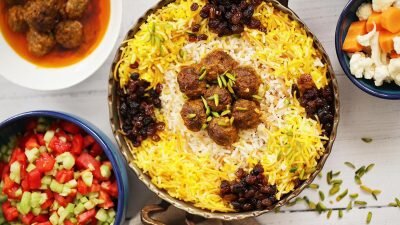 کشمش پلو شیرازی ؛ عطرِ گرمِ زعفران و شیرینی آرامبخش انگور خشک کشمش پلو شیرازی ؛ عطرِ گرمِ زعفران و شیرینی آرامبخش انگور خشک