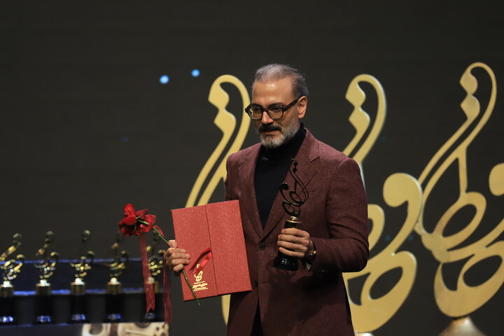 اهدای تندیسهای حافظ؛ «پیرپسر» و «تاسیان» پیشتاز جوایز شدند اهدای تندیسهای حافظ؛ «پیرپسر» و «تاسیان» پیشتاز جوایز شدند