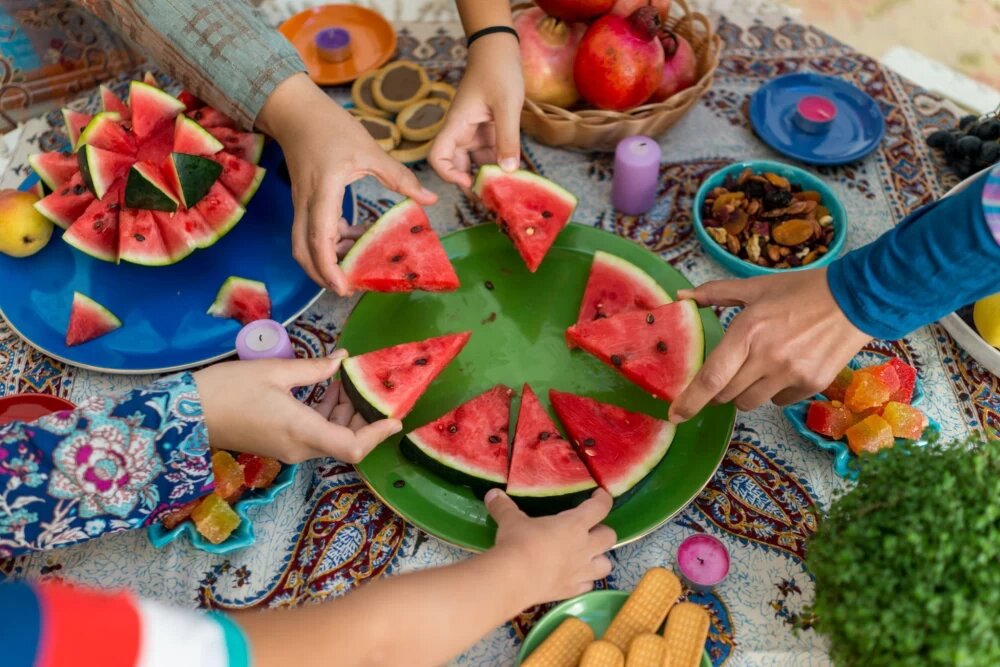 تنقلات شب یلدا و حکمت حضورشان روی سفره | زمستان را با دل قوی شروع کن تنقلات شب یلدا و حکمت حضورشان روی سفره | زمستان را با دل قوی شروع کن