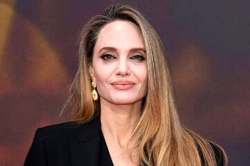 خودافشاگری شجاعانه بازیگر زن از زخمهای بدنش خودافشاگری شجاعانه بازیگر زن از زخمهای بدنش