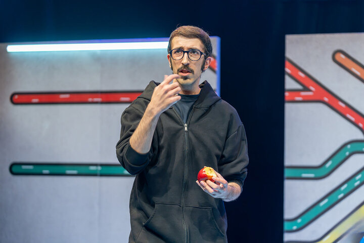 روایتی از روزمرگی در زندگی امروز؛ مترو بازتابدهنده تنوع اجتماعی است روایتی از روزمرگی در زندگی امروز؛ مترو بازتابدهنده تنوع اجتماعی است