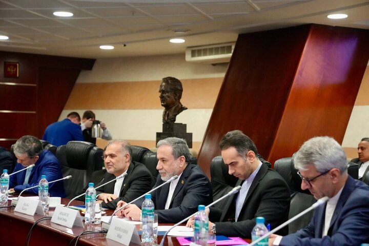 عراقچی: در حال مذاکره با روسیه برای فازهای بعدی نیروگاه بوشهر هستیم عراقچی: در حال مذاکره با روسیه برای فازهای بعدی نیروگاه بوشهر هستیم