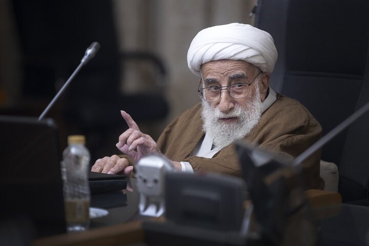 قوی کردن بنیه علمی بهترین راه مقابله با هجمههای فرهنگی است قوی کردن بنیه علمی بهترین راه مقابله با هجمههای فرهنگی است