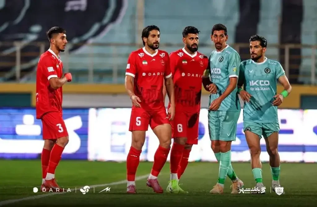 پرسپولیس با چیپ اورونوف پیکان را شکست داد/ سرخها با برد ۱-۰ صدر جدول را پس گرفتند پرسپولیس با چیپ اورونوف پیکان را شکست داد/ سرخها با برد ۱-۰ صدر جدول را پس گرفتند