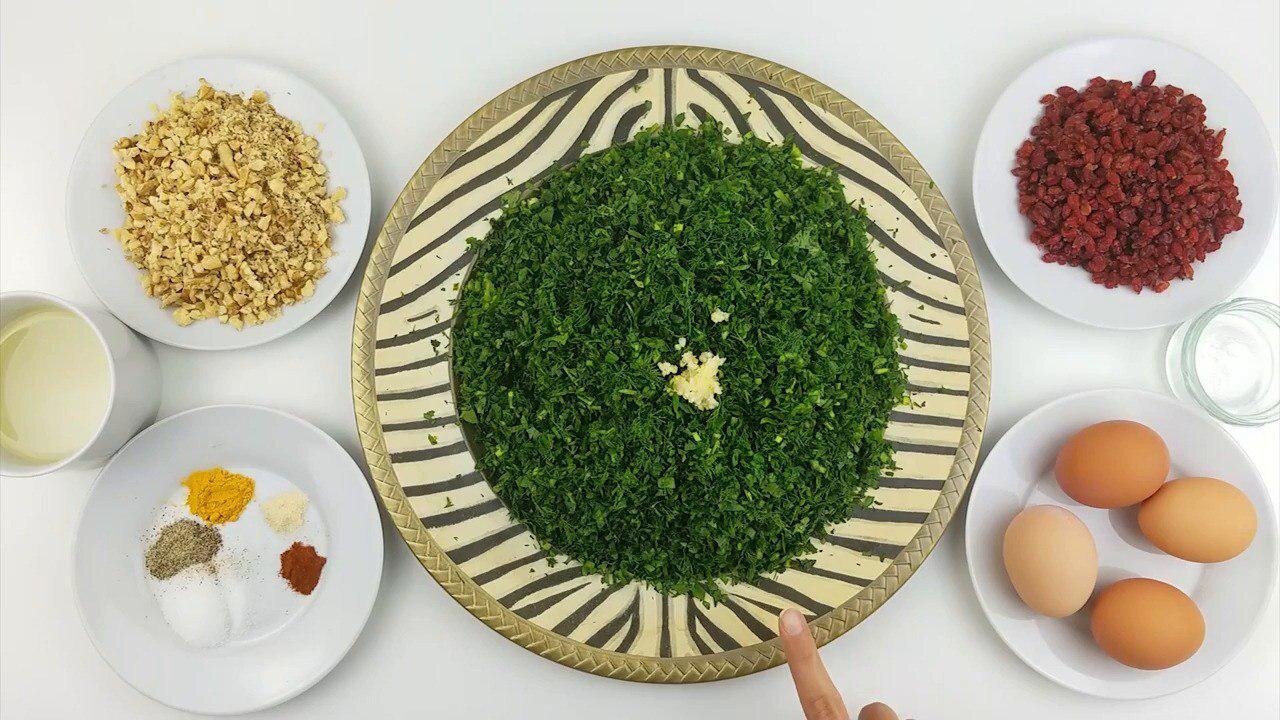 کوکو سبزی ؛ عطر سبزی های تازه در ساده ترین غذای ایرانی کوکو سبزی ؛ عطر سبزی های تازه در ساده ترین غذای ایرانی