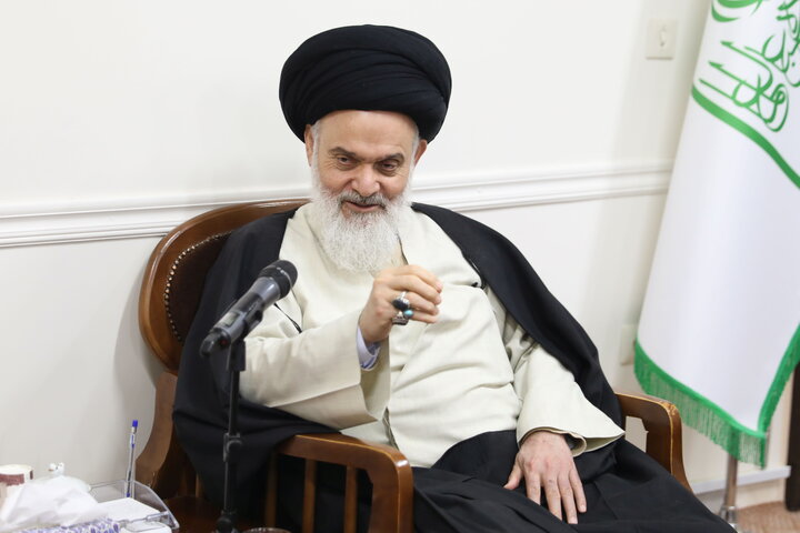 گاهی به خاطر بیاطلاعی شاهد پیش داوریهایی از سمت طلاب جوان هستیم گاهی به خاطر بیاطلاعی شاهد پیش داوریهایی از سمت طلاب جوان هستیم