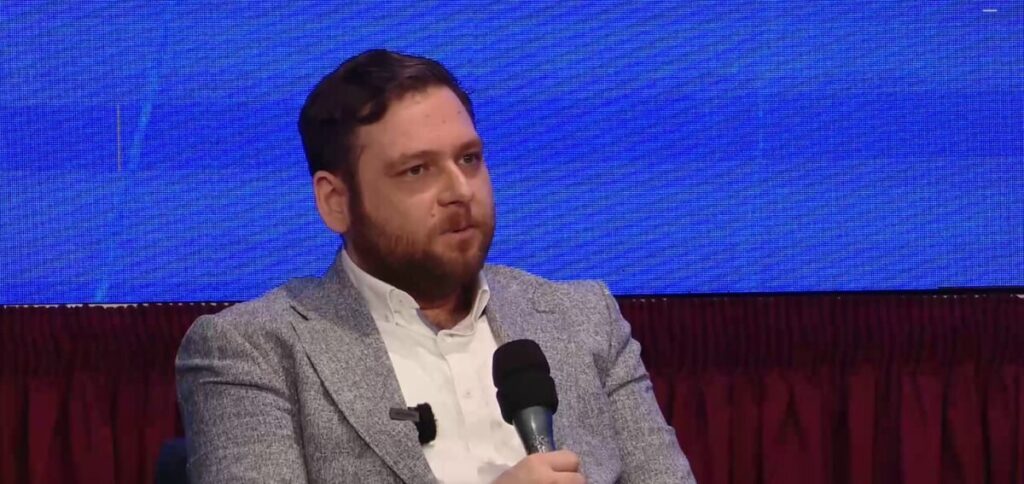 یک تصمیم اشتباه میتواند کل دارایی دیجیتال کشور را نابود کند/تمرکز داراییهای دیجیتال در یک نهاد ریسک میلیارددلاری ایجاد میکند/ بانک مرکزی در حوزه رمزدارایی ریسک حسابشدهای را پذیرفته است یک تصمیم اشتباه میتواند کل دارایی دیجیتال کشور را نابود کند/تمرکز داراییهای دیجیتال در یک نهاد ریسک میلیارددلاری ایجاد میکند/ بانک مرکزی در حوزه رمزدارایی ریسک حسابشدهای را پذیرفته است