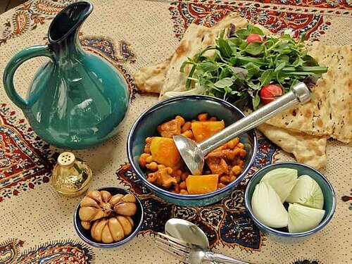 تفاوت دیزی سنتی و آبگوشت ؛ دو نام آشنا با دو هویت متفاوت | رازهای جاافتادن دیزی اصیل به سبک قدیمی تفاوت دیزی سنتی و آبگوشت ؛ دو نام آشنا با دو هویت متفاوت | رازهای جاافتادن دیزی اصیل به سبک قدیمی
