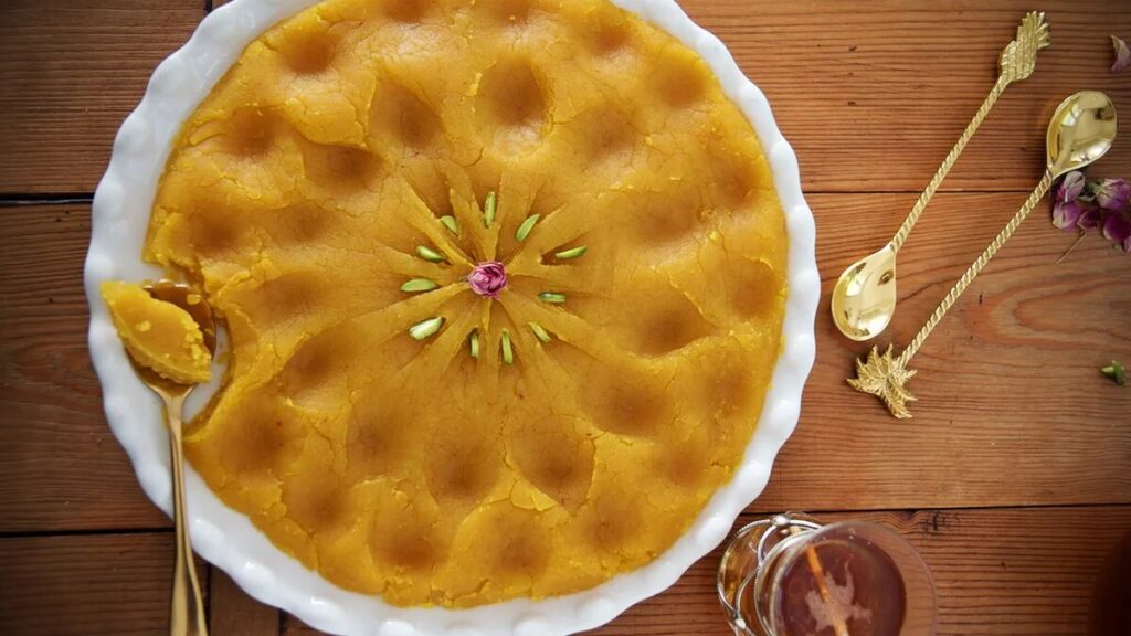 حلوا با شکر؛ شیرینی ساده، اصیل و اقتصادی حلوا با شکر؛ شیرینی ساده، اصیل و اقتصادی