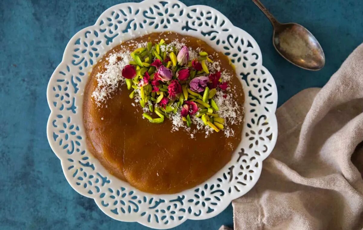 حلوا با شکر؛ شیرینی ساده، اصیل و اقتصادی حلوا با شکر؛ شیرینی ساده، اصیل و اقتصادی