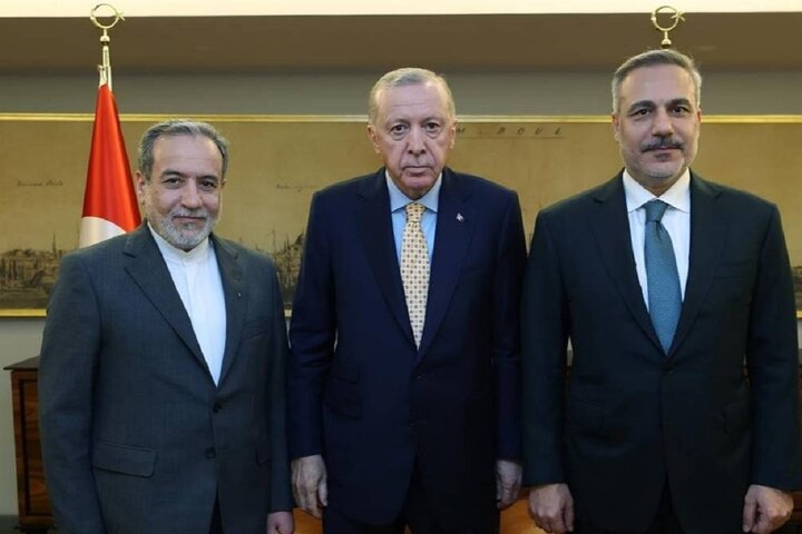 عراقچی با اردوغان دیدار کرد عراقچی با اردوغان دیدار کرد
