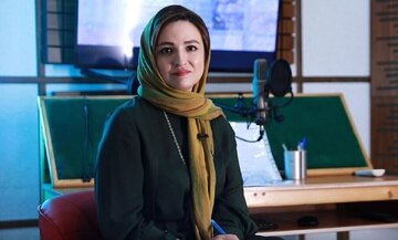 گلاره عباسی ۲۶ ساله در کنار پارسا پیروزفر در پشت صحنه «در چشم باد»/ عکس گلاره عباسی ۲۶ ساله در کنار پارسا پیروزفر در پشت صحنه «در چشم باد»/ عکس