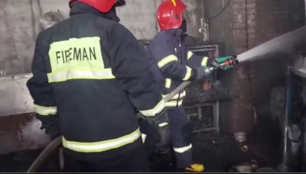 آتشسوزی در آبادان مهار شد آتشسوزی در آبادان مهار شد