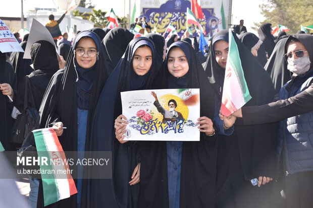 اجرای نماهنگ «لشکر» با نوای ابوذر روحی در اجتماع نوجوانان آرمانی اجرای نماهنگ «لشکر» با نوای ابوذر روحی در اجتماع نوجوانان آرمانی