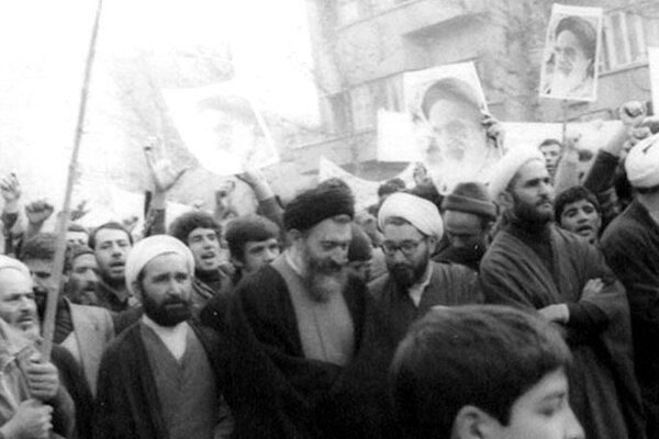 انقلاب اسلامی، قرآن را به متن زندگی اجتماعی مردم وارد کرد انقلاب اسلامی، قرآن را به متن زندگی اجتماعی مردم وارد کرد