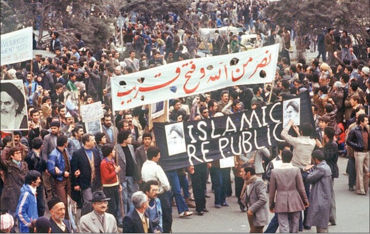 انقلاب،واکنشی سنتی به نوسازی نبود/احیای تمدن، کپیبرداری از گذشته نیست انقلاب،واکنشی سنتی به نوسازی نبود/احیای تمدن، کپیبرداری از گذشته نیست