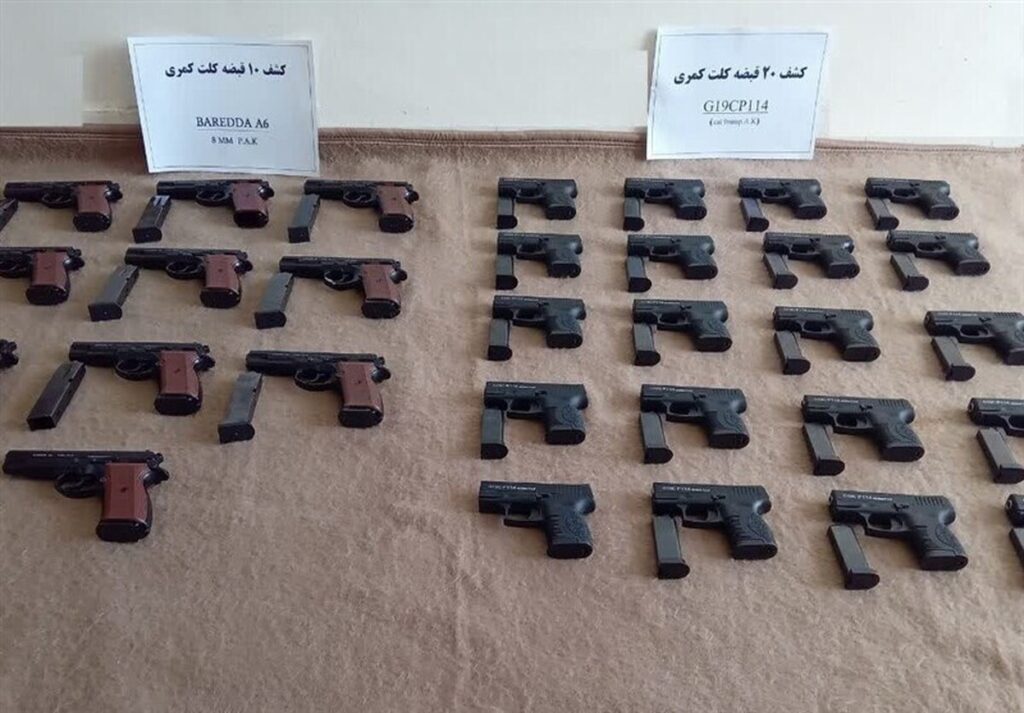 انهدام یک باند قاچاق سلاح در غرب کشور/ کشف ۳۰ قبضه کلت کمری انهدام یک باند قاچاق سلاح در غرب کشور/ کشف ۳۰ قبضه کلت کمری