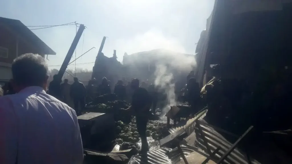 اولین تصاویر از سقوط یک فروند بالگرد در میدان ترهبار+ عکس اولین تصاویر از سقوط یک فروند بالگرد در میدان ترهبار+ عکس