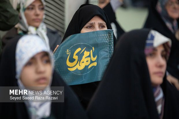 «به عشق مهدی» زیر باران بهاری مصلی؛ جوانه انتظار در دل پیر و جوان «به عشق مهدی» زیر باران بهاری مصلی؛ جوانه انتظار در دل پیر و جوان