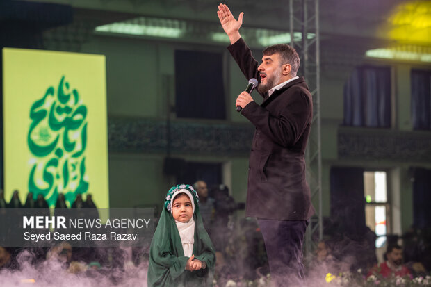 «به عشق مهدی» زیر باران بهاری مصلی؛ جوانه انتظار در دل پیر و جوان «به عشق مهدی» زیر باران بهاری مصلی؛ جوانه های انتظار در دل پیر و جوان