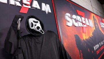 تجمع معترضان حامی فلسطین مقابل فرش قرمز «جیغ ۷» در لسآنجلس؛ درخواست برای تحریم پارامونت تجمع معترضان حامی فلسطین مقابل فرش قرمز «جیغ ۷» در لسآنجلس؛ درخواست برای تحریم پارامونت