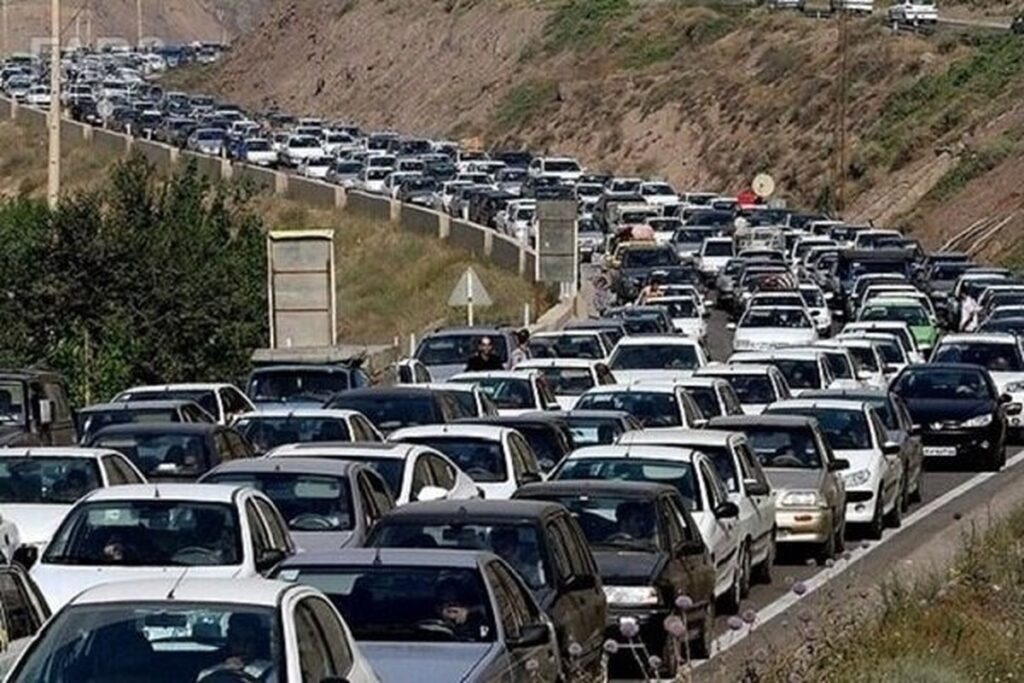 ترافیک سنگین در ورودیهای پایتخت / جاده های شمال کشور آرام شد ترافیک سنگین در ورودیهای پایتخت / جاده های شمال کشور آرام شد