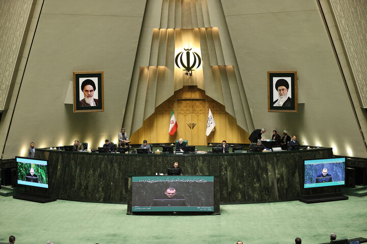 تقدیر مجلس از حضور عظیم مردم در راهپیمایی ۲۲ بهمن تقدیر مجلس از حضور عظیم مردم در راهپیمایی ۲۲ بهمن