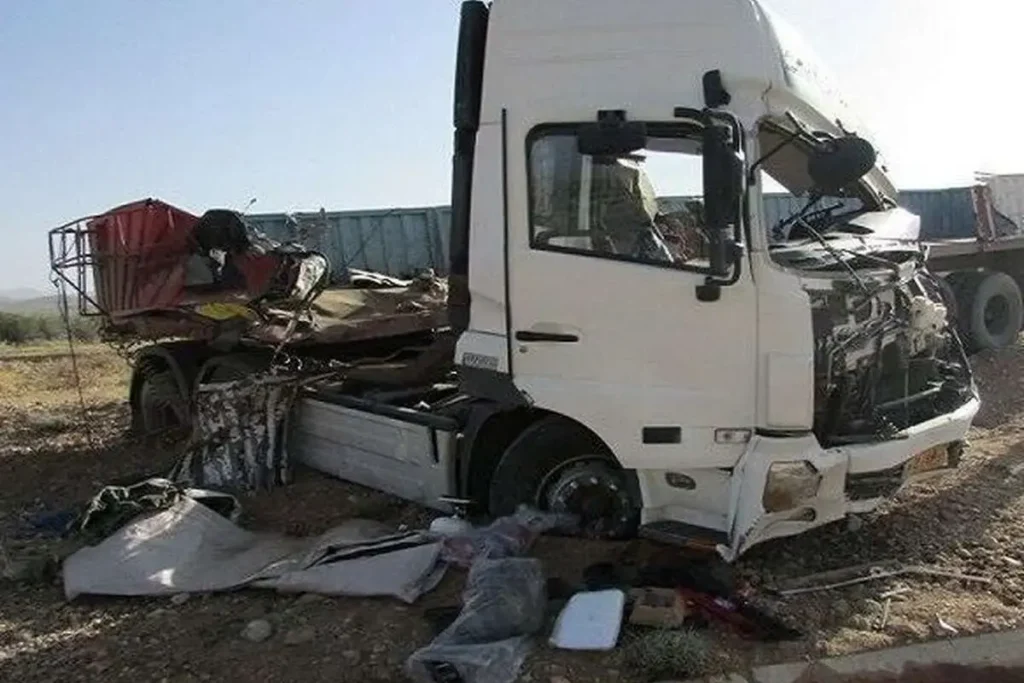 جزئیات تصادف مرگبار تریلی و پژو در زنجان جزئیات تصادف مرگبار تریلی و پژو در زنجان