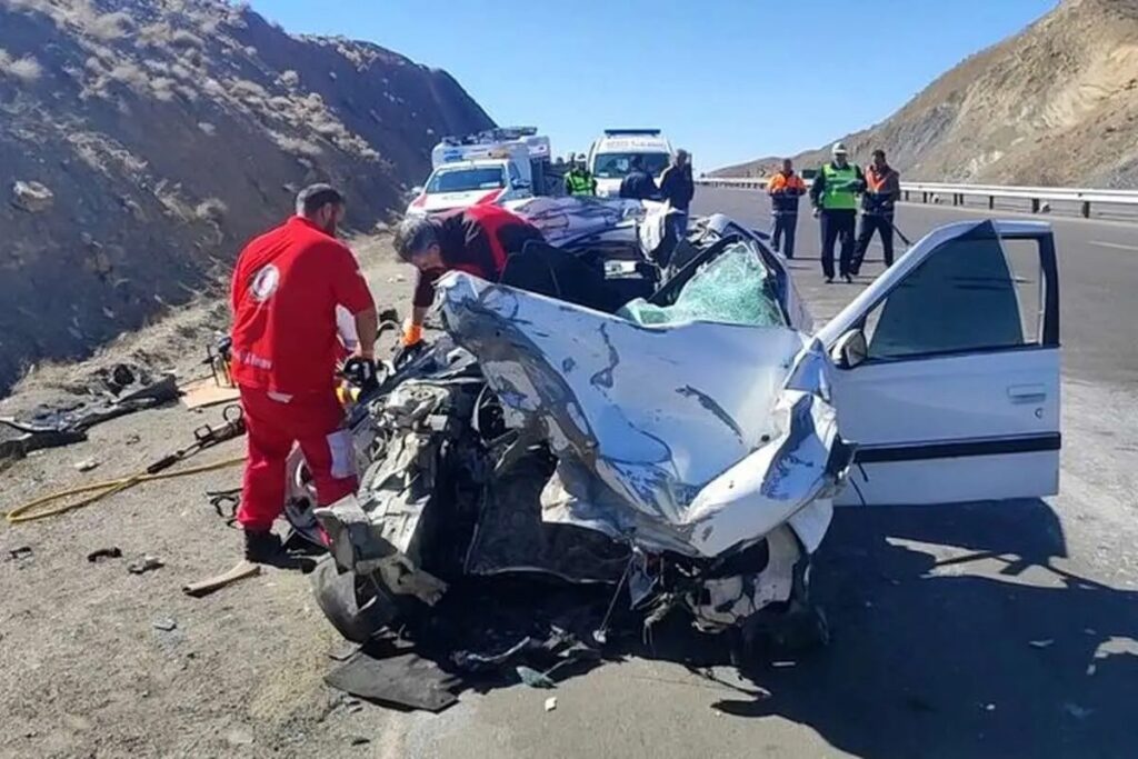 حادثه دلخراش رانندگی / ۶ نفر در آزادراه اصفهان-نطنز کشته شدند حادثه دلخراش رانندگی / ۶ نفر در آزادراه اصفهان-نطنز کشته شدند