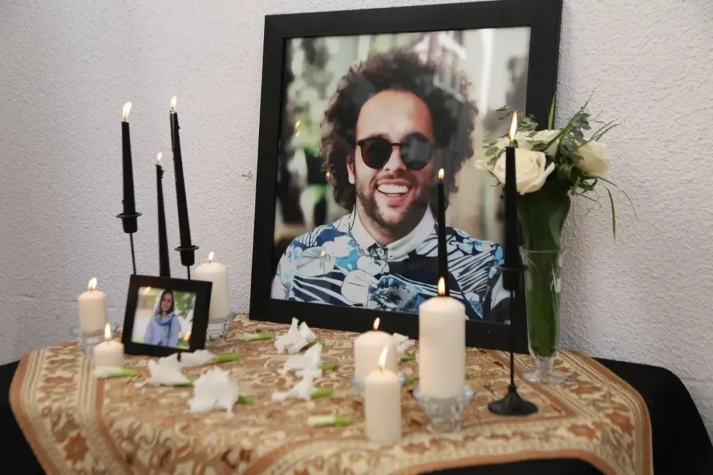 حضور بازیگران مشهور در مراسم یکی از جانباختگان دی ماه+ عکس حضور بازیگران مشهور در مراسم یکی از جانباختگان دی ماه+ عکس