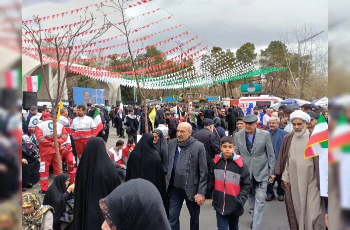 حضور رئیس دانشگاه تهران و اعضای هیئت رئیسه در راهپیمایی ۲۲ بهمن حضور رئیس دانشگاه تهران و اعضای هیئت رئیسه در راهپیمایی ۲۲ بهمن
