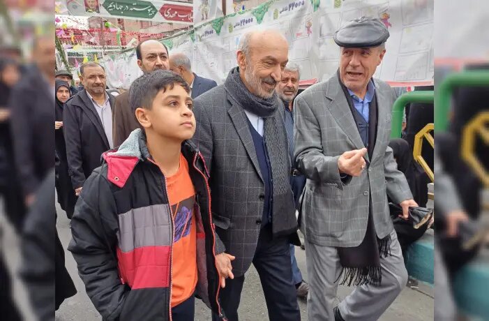 حضور رئیس دانشگاه تهران و اعضای هیئت رئیسه در راهپیمایی ۲۲ بهمن حضور رئیس دانشگاه تهران و اعضای هیئت رئیسه در راهپیمایی ۲۲ بهمن