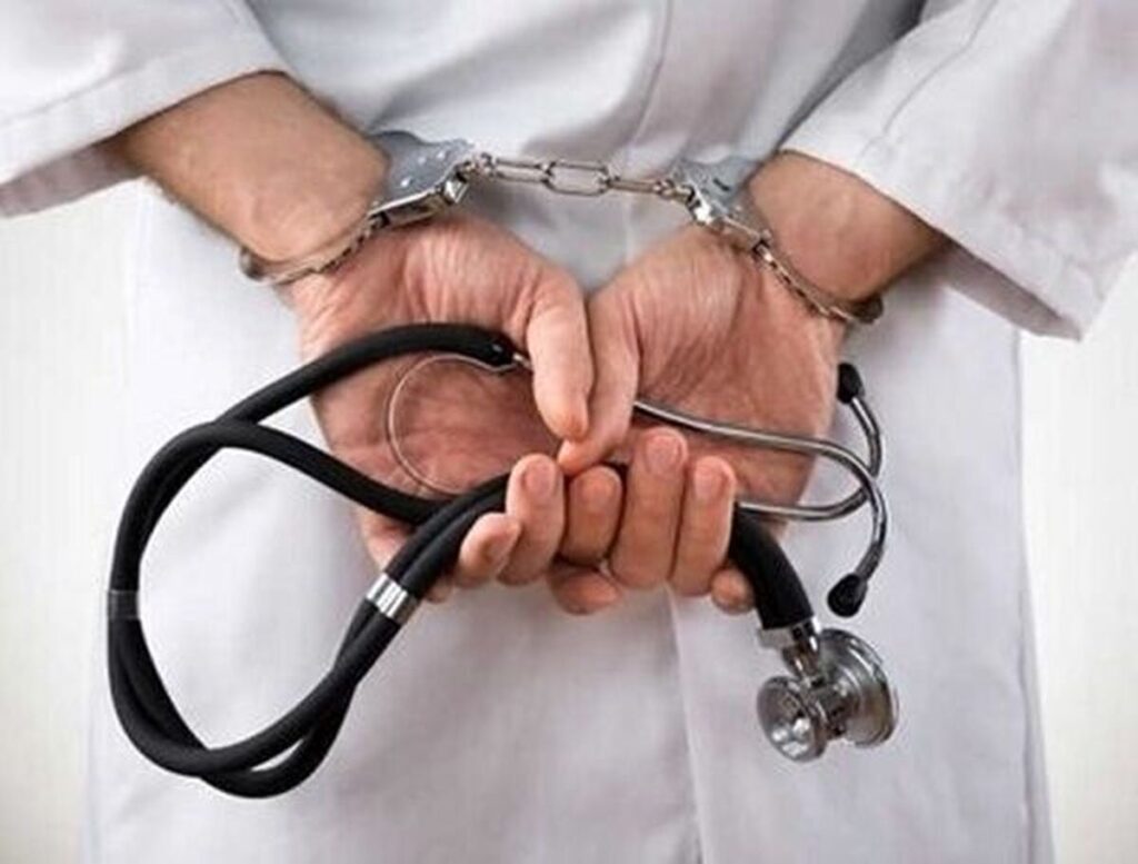 دستگیری ۳ پزشک قلابی/ سه دستیار از اتباع بیگانه بودند دستگیری ۳ پزشک قلابی/ سه دستیار از اتباع بیگانه بودند