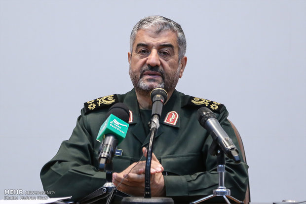 سرلشکر جعفری: مسئله اصلی انقلاب، میداندادن به مردم است سرلشکر جعفری: مسئله اصلی انقلاب، میداندادن به مردم است