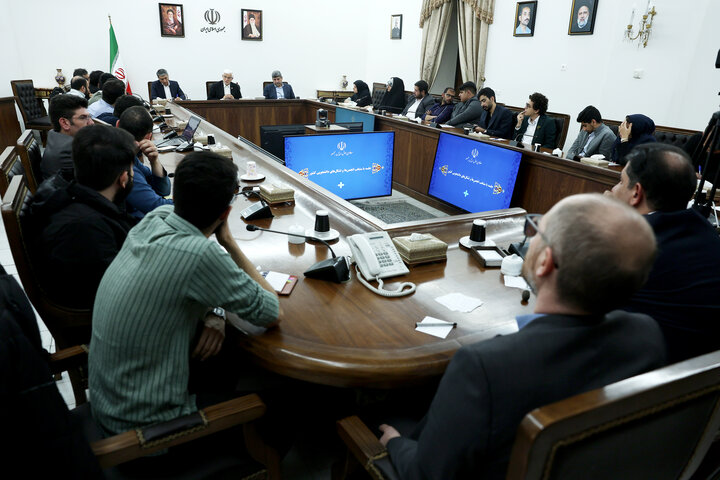 عارف: تشکلهای دانشجویی از بدنه خود فاصله گرفتهاند عارف: تشکلهای دانشجویی از بدنه خود فاصله گرفتهاند