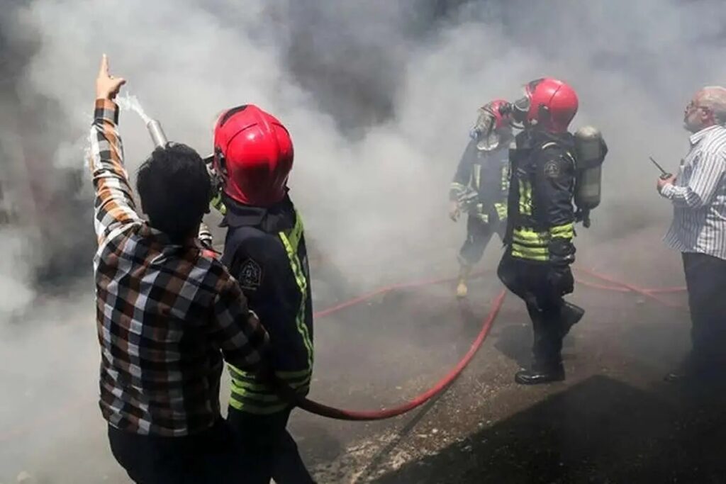 فوری؛ آتشسوزی گسترده در آبادان / اولین تصاویر از محل حادثه منتشر شد فوری؛ آتشسوزی گسترده در آبادان / اولین تصاویر از محل حادثه منتشر شد