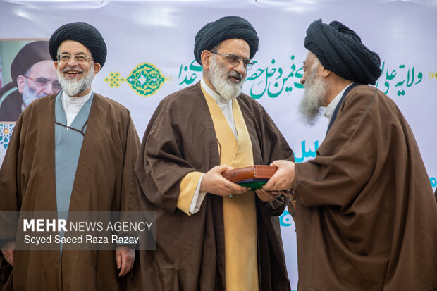 مراسم تجلیل از نیم قرن خدمات عالم مجاهد سیدرضا تقوی برگزار شد مراسم تجلیل از نیم قرن خدمات عالم مجاهد سیدرضا تقوی برگزار شد