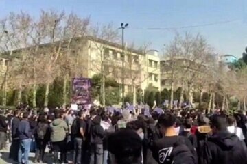 معاون فرهنگی دانشگاه تهران: در تجمعات روز گذشته سنگ و شیشه بطری پرتاب شد/ احتمال حضور افراد بیرون از دانشگاه در تجمع روز گذشته را رد نمیکنم معاون فرهنگی دانشگاه تهران: در تجمعات روز گذشته سنگ و شیشه بطری پرتاب شد/ احتمال حضور افراد بیرون از دانشگاه در تجمع روز گذشته را رد نمیکنم