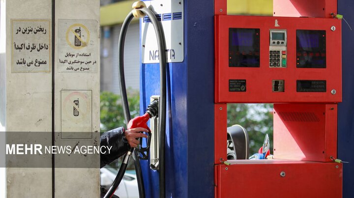 نرخ فعلی بنزین و گازوئیل در سال آینده تداوم مییابد نرخ فعلی بنزین و گازوئیل در سال آینده تداوم مییابد