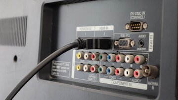 هشدار: کابلهای HDMI قدیمی، تلویزیون هوشمند جدید شما را نابود میکنند هشدار: کابلهای HDMI قدیمی، تلویزیون هوشمند جدید شما را نابود میکنند