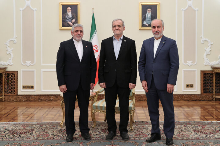 پزشکیان: سیاست قطعی ایران توسعه مناسبات با کشورهای دوست و همسایه است پزشکیان: سیاست قطعی ایران توسعه مناسبات با کشورهای دوست و همسایه است