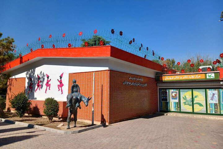 چراغ تئاتر کانون پرورش فکری کودکان و نوجوانان چگونه روشن مانده است؟ چراغ تئاتر کانون پرورش فکری کودکان و نوجوانان چگونه روشن مانده است؟