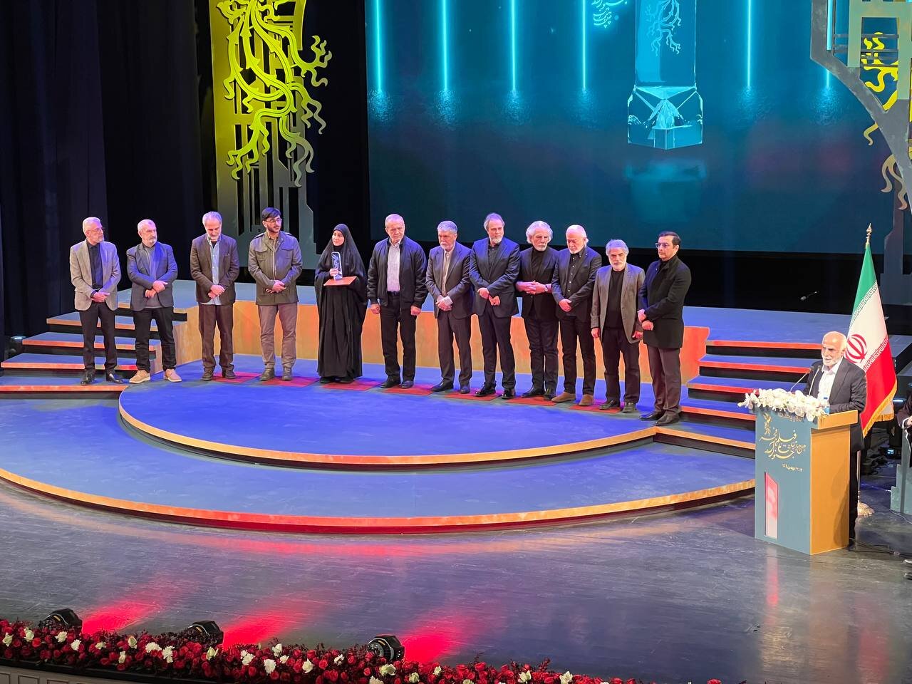 کاظم دانشی: به برندگانی که برای گرفتن سیمرغ نیامدند حق بدهید/ مهدی یزدانیخرم: خونی ریخته نمیشود مگر سروی به جایش بروید کاظم دانشی: به برندگانی که برای گرفتن سیمرغ نیامدند حق بدهید/ مهدی یزدانیخرم: خونی ریخته نمیشود مگر سروی به جایش بروید