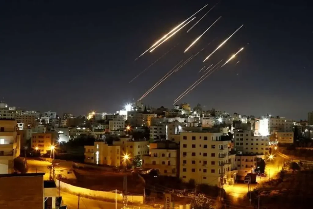 شلیک همزمان موشک از ایران و لبنان به شمال اسرائیل شلیک همزمان موشک از ایران و لبنان به شمال اسرائیل