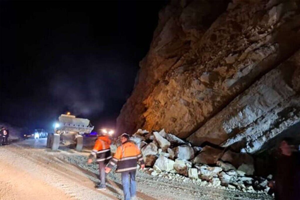 آزادراه تهران-پردیس تا ۲۴ ساعت آینده مسدود میماند آزادراه تهران-پردیس تا ۲۴ ساعت آینده مسدود میماند