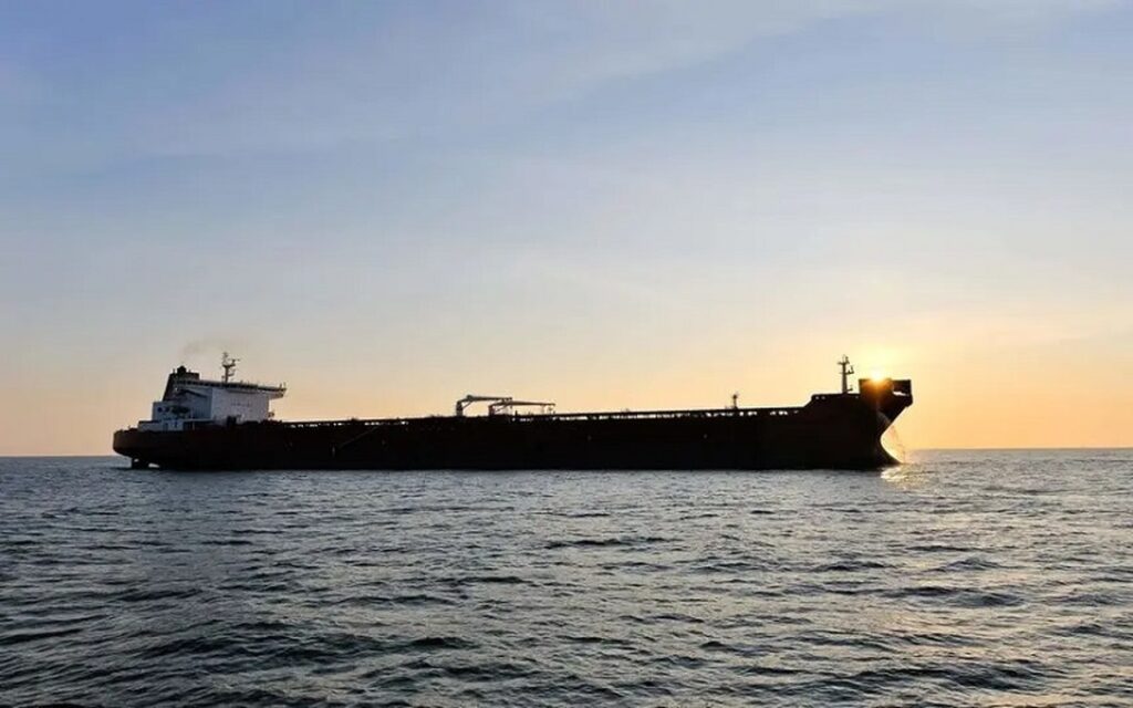 آمار تکاندهنده تردد کشتیها در تنگه هرمز آمار تکاندهنده تردد کشتیها در تنگه هرمز